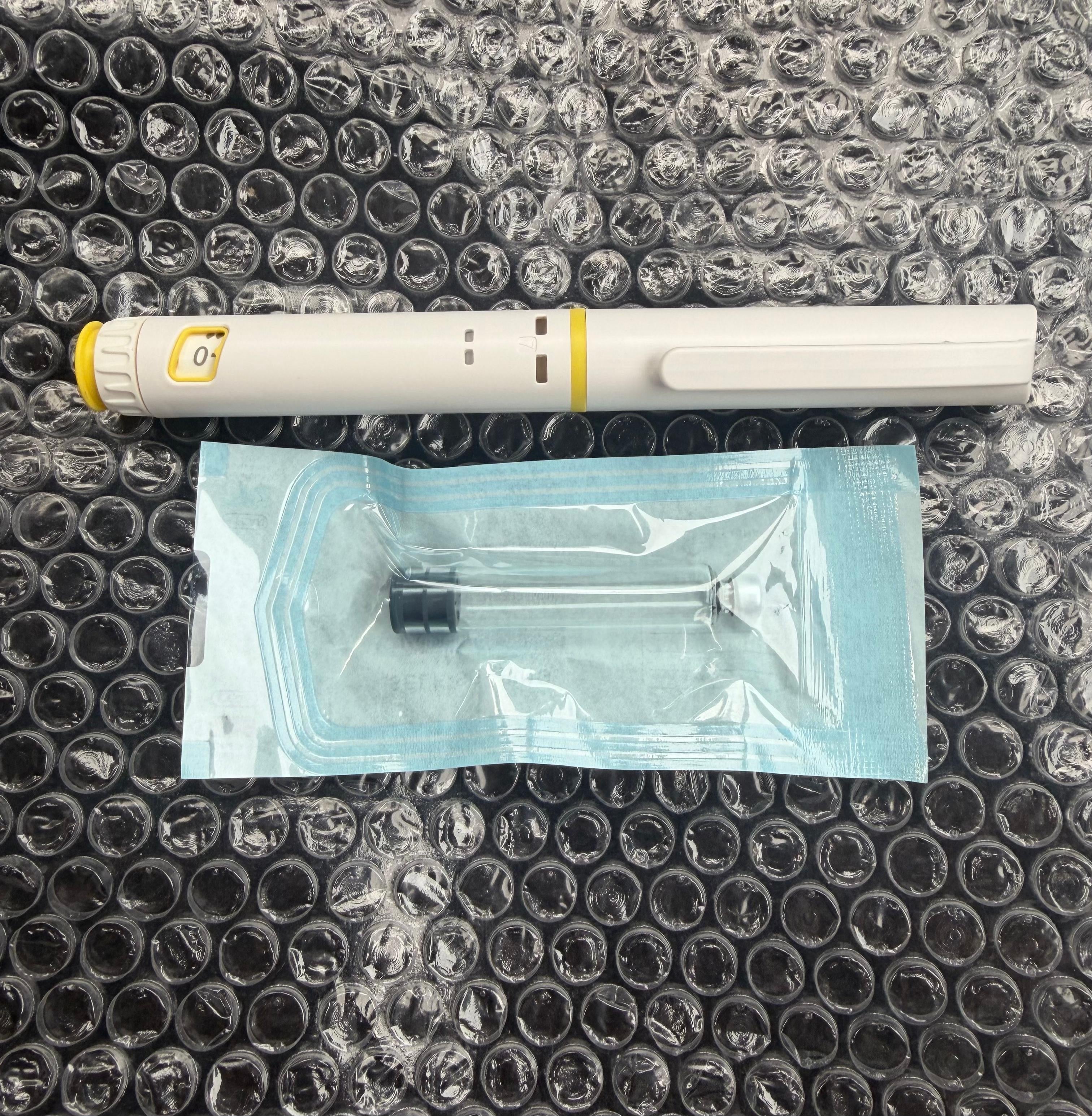 Disposable Pen x 10, 3ml Cartridge x 10, Disposable needle x 100.